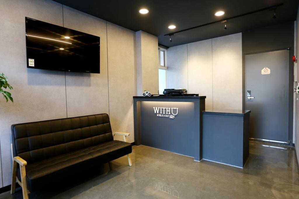 With U Hotel & Guesthouse Сокчхо Екстер'єр фото